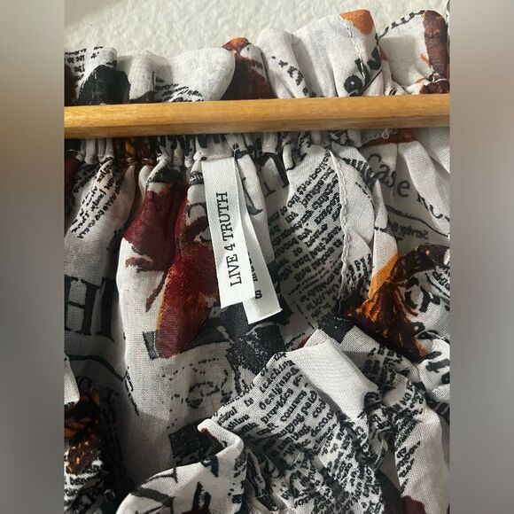 NWT Junior's Sz Small Live 4 Truth Top Butterfly & News Print (flowy) - Picture 2 of 15